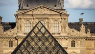 "On a un lien pour toujours", témoigne Sophie, agente de sécurité, plusieurs mois après le cambriolage du Louvre