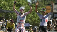 Tadej Pogacar offre à son coéquipier Isaac Del Toro la victoire sur la 2e étape du Tour de France 2026, Jonas Vingegaard reste en jaune