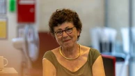 "Ne pas être dans les médias à tout prix, c'est son souhait" : Monique Barbut, une ministre de la Transition écologique contrainte de forcer sa nature face à la canicule