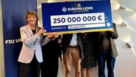 EuroMillions : cinq amis remportent ensemble 250 millions d'euros, le plus gros jackpot jamais décroché du jeu en France