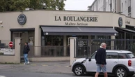 "On prévoit entre 50 et 70 % de baisse du chiffre d'affaires" : la colère d'un boulanger près de Lyon contre un projet de piste cyclable