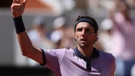 Français le mieux classé à Roland-Garros, Arthur Rinderknech rallie le deuxième tour après un début de match accroché