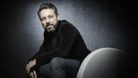 Xavier Dorison raconte le général de Gaulle à travers ses gorilles : "J'avais envie de regarder la grande histoire d'un angle particulier"