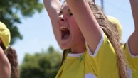 Tour de France 2025 : maillot jaune et Bernard Hinault… Les Bretons venus en masse pour encourager les coureurs sur la septième étape