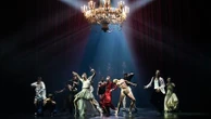 "Red Carpet" d'Hofesh Shechter à Garnier : le chorégraphe israélien star offre à l'Opéra de Paris une explosion de violence et de tendresse