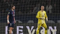 Football : les joueurs du PSG Matvey Safonov et Illia Zabarnyi ne se sont pas serré la main lors d'un match amical interne
