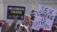 États-Unis : les personnes transgenres, rejetées par l'administration Trump, au ban de la société