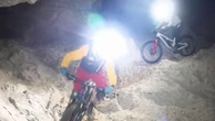 En Slovénie, la piste de VTT du "trou noir" est l'une des plus dangereuses au monde