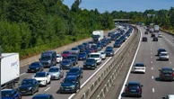 Ordures sur la route, YouTube interdit aux moins de 16 ans, crise de nerfs en livre audio : ça dit quoi ce 31 juillet ?