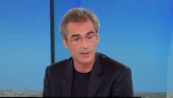 "Le 7-Octobre aurait dû susciter un élan de sympathie et de solidarité. Il a, au contraire, libéré et décomplexé une violence qui ne demandait qu’à s’exprimer", déclare Raphaël Enthoven, essayiste et professeur de philosophie.