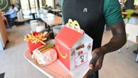 "Ça lui a donné le goût de la lecture " : comment McDonald's est devenu un acteur majeur de la littérature jeunesse