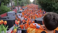 Euro 2025 : des milliers de supporteurs néerlandais font déferler une vague orange dans la ville de Bâle avant le match face à l'équipe de France