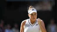 La Tchèque Linda Noskova remporte son premier tournoi du Grand Chelem en dominant sa compatriote Karolina Muchova en finale de Wimbledon