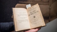 Ratures, réécritures et une biscotte à la place de la fameuse madeleine... Que nous apprennent les manuscrits les plus intimes de Marcel Proust mis en vente par ses héritiers ?