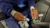 Opérations à distance, intelligence artificielle… La chirurgie robotique gagne du terrain dans les blocs opératoires