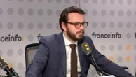 "Peut-être que le Premier ministre devrait démissionner puisqu'il n'a plus aucun soutient", avance le député PS Arthur Delaporte