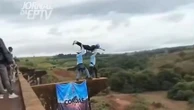 Au Brésil, une jeune femme meurt après un saut dans le vide sans corde de sécurité