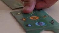 Jeux de société : comment ces incontournables des moments familiaux voient-ils le jour ?
