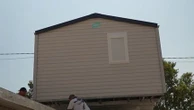 "De quoi se laver, dormir tranquille, c'est tout" : des sinistrés de l'incendie de Marseille relogés dans des bungalows
