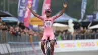 Giro 2025 : le maillot rose Isaac Del Toro tape du poing sur la table et remporte la 17e étape devant Romain Bardet