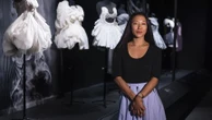 "La matière que je n'ai jamais utilisée ? Le latex" : le questionnaire de Proust de la couturière Yiqing Yin, exposée à la Cité de la dentelle et de la mode de Calais