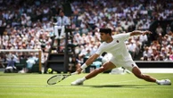 Wimbledon 2025 : entrée en lice périlleuse pour Carlos Alcaraz, poussé au cinquième set par Fabio Fognini