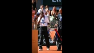 Les joueurs du PSG présentent leurs deux trophées de Ligue des champions à Roland-Garros