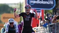 Giro 2025 : Olav Kooij remporte la dernière étape au sprint, Simon Yates s'offre la victoire finale