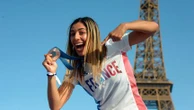"La France était belle, je n'avais jamais vu ça de ma vie", se remémore la première médaillée aux Jeux olympiques de Paris, Shirine Boukli