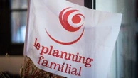 "Il faut un véritable accès à l'avortement" : dix ans après sa création, le numéro vert du Planning familial menacé par une baisse de financements