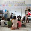 "On ne devrait pas exister" : à Mayotte, après Chido, une association renforce sa "passerelle vers l'école" pour les enfants déscolarisés
