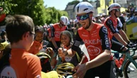 Tour de France 2025 : "Une montgolfière avec ma gueule dessus, vous vous rendez compte ?"... Dans la roue de Kévin Vauquelin, fêté à domicile comme une star