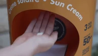 Crème solaire : des distributeurs gratuits sur les plages