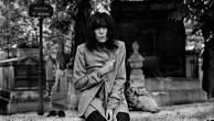 "Ce sont des photos jamais vues" : le photographe Claude Gassian publie un livre de clichés inédits de Patti Smith en 1976 et expose à Paris