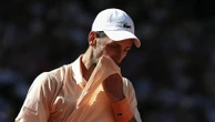 Roland Garros 2026 : Novak Djokovic lâche encore un set avant d'éliminer le Français Valentin Royer