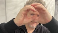 "Je ne vois pas l'artisanal comme quelque chose de rétro" : Michel Gondry, un esprit libre, sonde son univers artistique au Festival d'Annecy