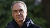 L'écrivain Hervé Le Tellier, prix Goncourt 2020, voit un "danger" que la majorité des livres soient écrits par une IA