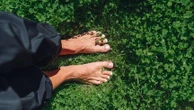 Gênants, sources de jugement ou atouts de séduction… Le rapport ambivalent des Français avec leurs pieds