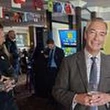 "C'est l'homme du peuple" : dix ans après le Brexit, la figure populiste Nigel Farage séduit toujours en Grande-Bretagne
