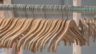 Liquidation de Jennyfer : les derniers vêtements s'envolent à un euro dans les magasins de l'enseigne, qui joue sa survie ce jeudi