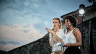 Festival d'Avignon 2025 : le public accuse réception de "La Lettre" de Milo Rau