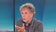"Les gens reconnaissent ce qu'ils peuvent vivre en couple" : Charles Berling met en scène la pièce "C'est si simple l'amour"