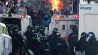 Belfast fait face à une nouvelle nuit de manifestations violentes anti-immigrés