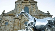 Zeus, le cheval mécanique des JO, a été vu par un demi-million de personnes depuis le début de sa tournée début mars