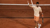 Roland-Garros 2026 : Novak Djokovic se fait peur mais se défait de Giovanni Mpetshi Perricard en quatre sets pour lancer sa quinzaine