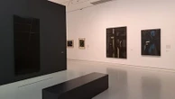 "Il y a toujours une quête de la lumière" : une rétrospective rend hommage au peintre Pierre Soulages à Montpellier