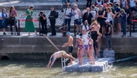 "On contrôle la qualité de l'eau tous les jours" : derniers préparatifs pour la mairie de Paris avant de pouvoir se baigner dans la Seine
