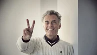 "C'est comme une sorte de religion" : Gérard Holtz redonne vie à des moments de football, à travers des photos emblématiques 