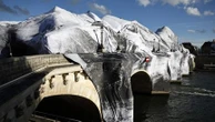 L'œuvre "La Caverne" de l'artiste JR sur le Pont Neuf endommagée, l'ouverture au public reportée