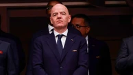 "Nous devons vaincre le racisme ensemble"... Gianni Infantino, le président de la Fifa, apporte son soutien à Kylian Mbappé